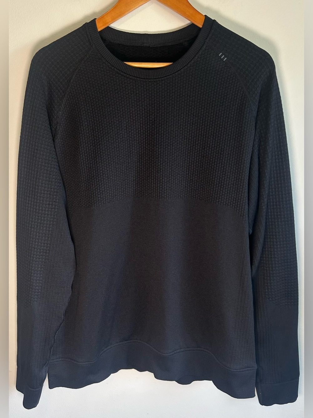 Lululemon Men’s Engineered Warmth Long Sleeve Crew Black Thermal Size M/L EUC